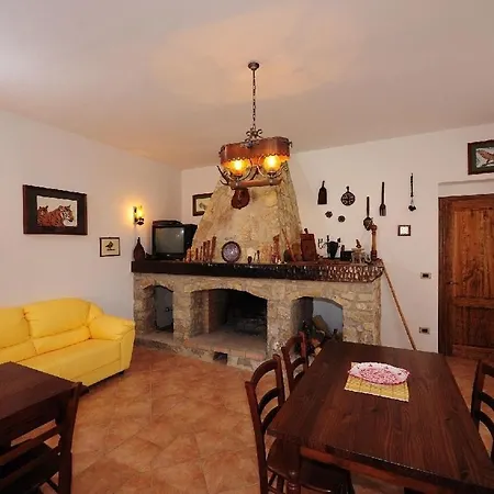 Apartment Sleeps 4 *
